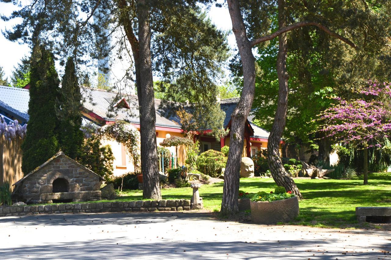 Hotel Roc Land Les Portes du Coglais Eksteriør billede