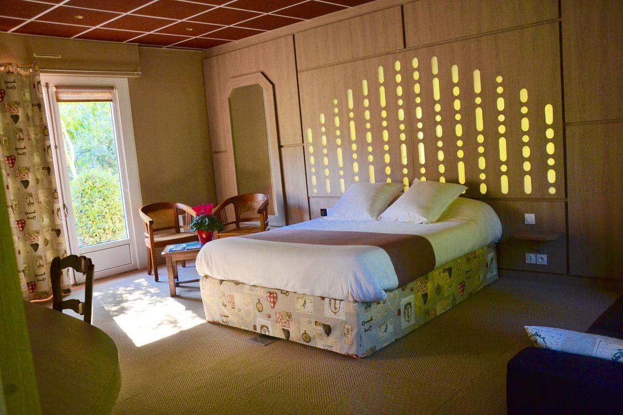 Hotel Roc Land Les Portes du Coglais Eksteriør billede