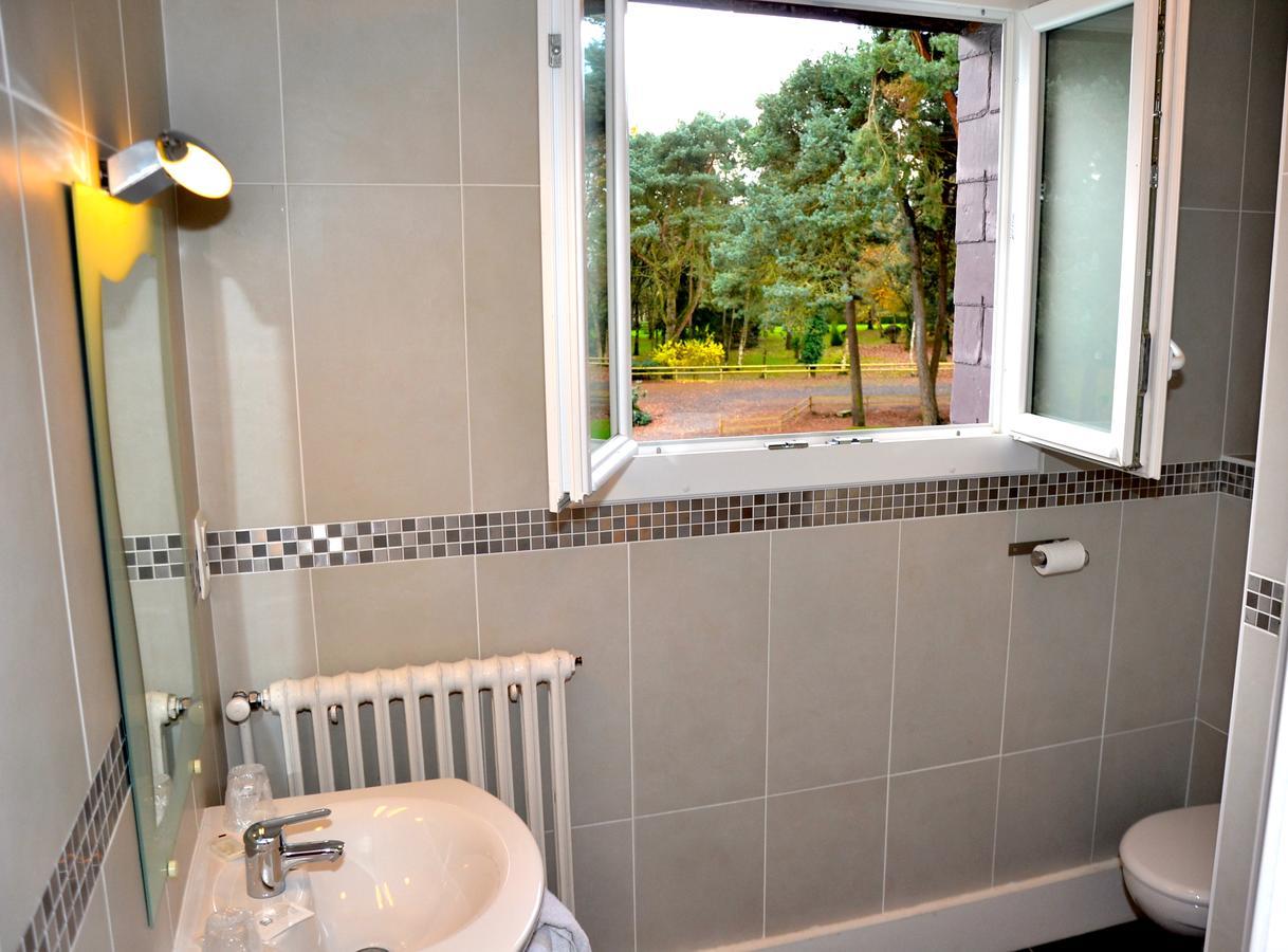 Hotel Roc Land Les Portes du Coglais Eksteriør billede